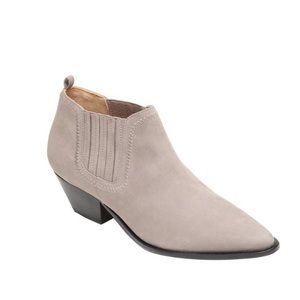 ๐คฉ NEW Schutz Jacqueline Suede Bootie Size 7